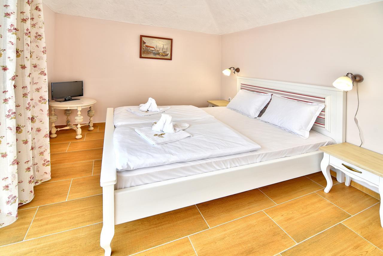 Sirena Palace Family Hotel Obzor Luaran gambar